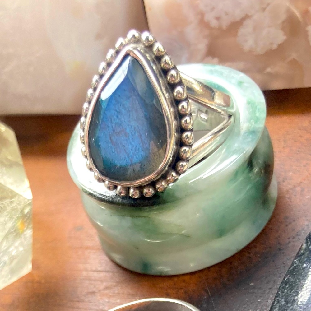 Sterling silver labradorite teardrop ring